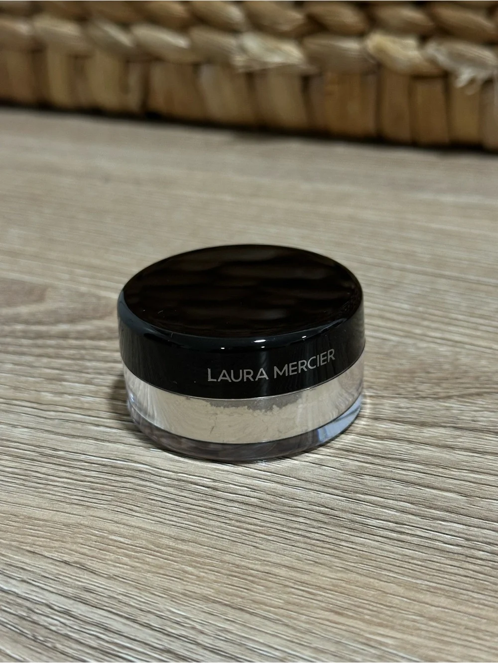 laura mercier Loose Setting Powder in Translucent Beige